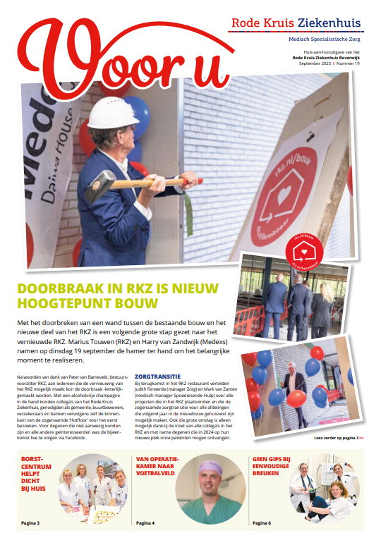 Voorblad 'Voor U' editie september 2023. Getiteld: "Doorbraak in RKZ is nieuw hoogtepunt bouw"